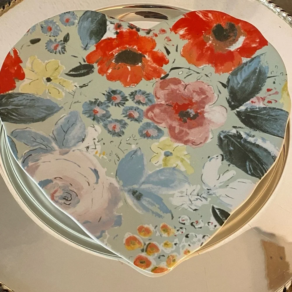 222 Fifth Floral Heart Fine Porcelain Plate 9” Cassidy Valentine’s Day Serveware